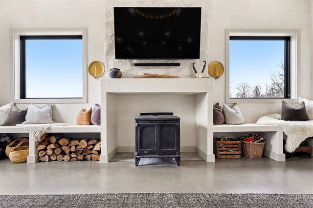 42733 Cr 390, Bloomingdale, MI 49026