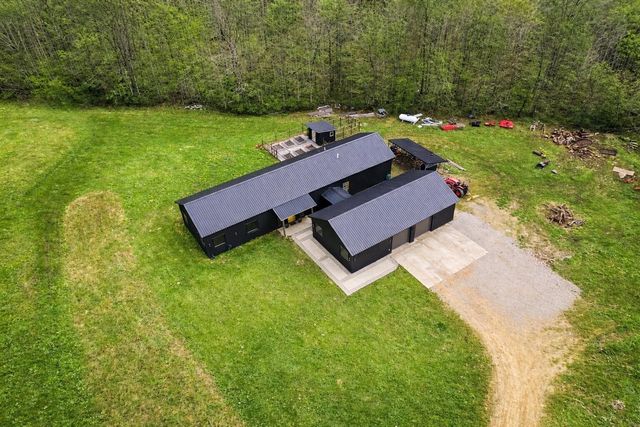 42733 Cr 390, Bloomingdale, MI 49026