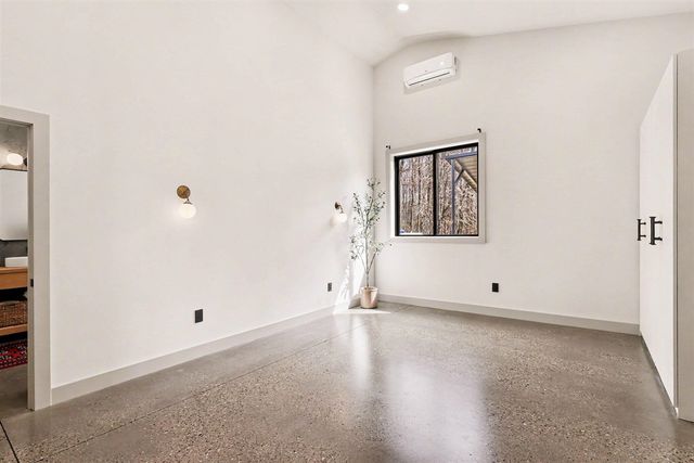 42733 Cr 390, Bloomingdale, MI 49026