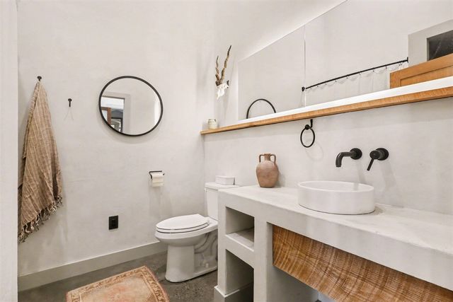 42733 Cr 390, Bloomingdale, MI 49026