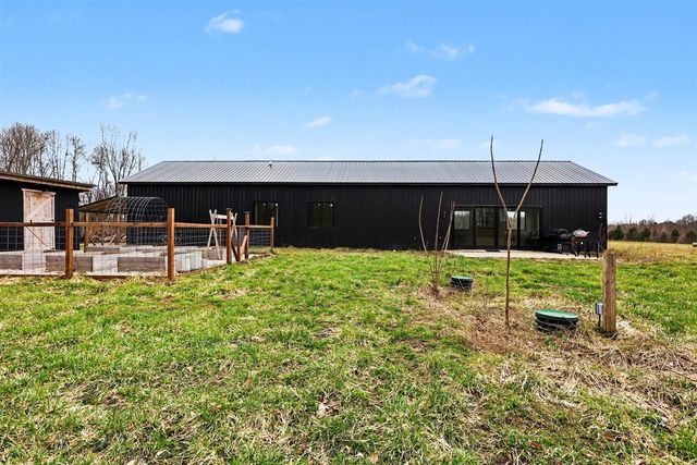 42733 Cr 390, Bloomingdale, MI 49026