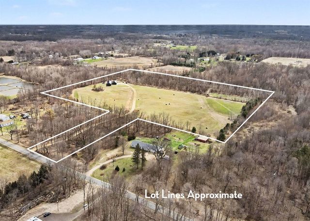 42733 Cr 390, Bloomingdale, MI 49026