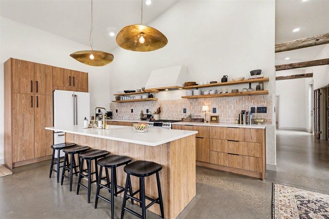 42733 Cr 390, Bloomingdale, MI 49026