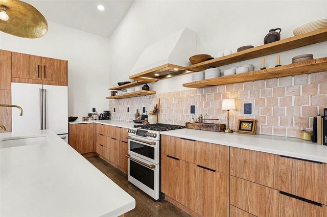 42733 Cr 390, Bloomingdale, MI 49026