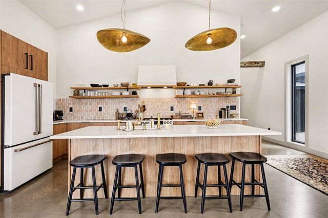 42733 Cr 390, Bloomingdale, MI 49026