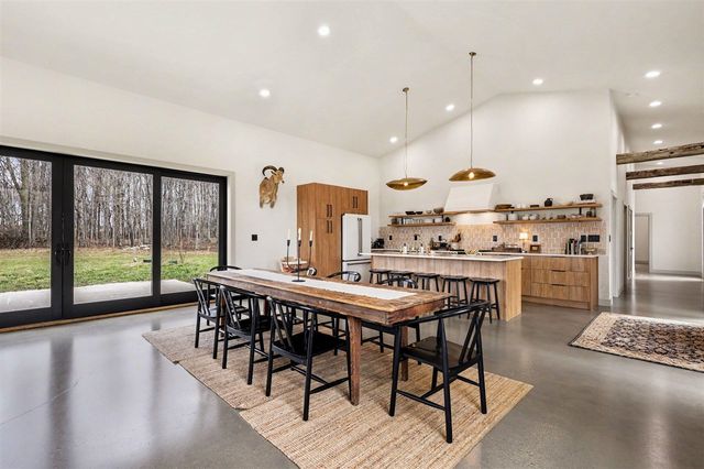 42733 Cr 390, Bloomingdale, MI 49026