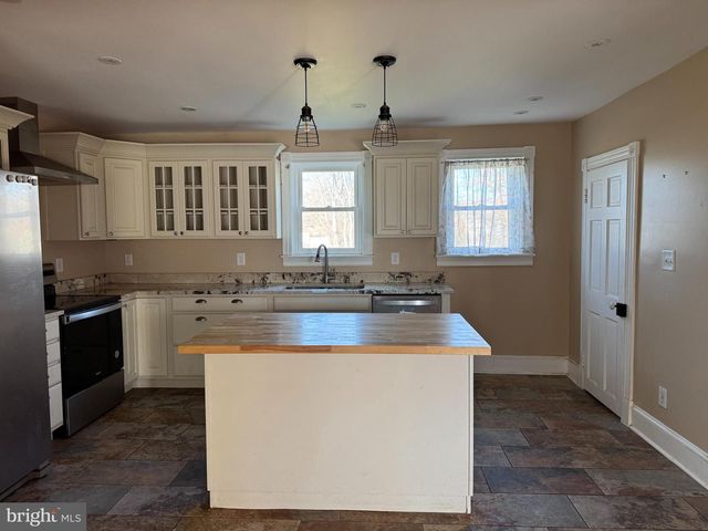 47 SOUTH ST, Kearneysville, WV 25430