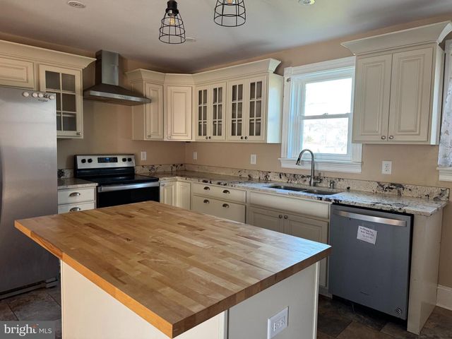 47 SOUTH ST, Kearneysville, WV 25430