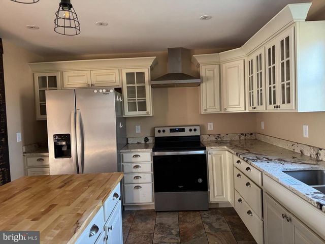 47 SOUTH ST, Kearneysville, WV 25430