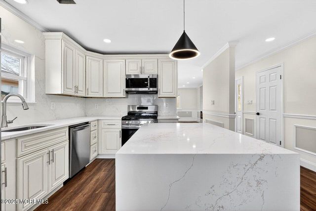 20 Marathon Street, Toms River, NJ 08757