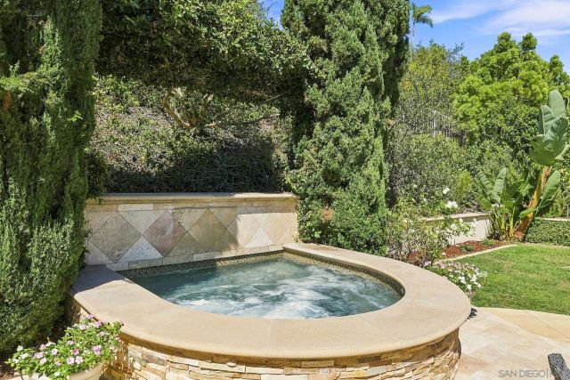 7598 Circulo Sequoia, Carlsbad, CA 92009
