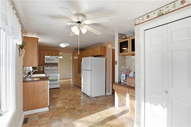 200 Mystic Lane, Henrietta, NY 14623