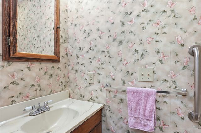 200 Mystic Lane, Henrietta, NY 14623