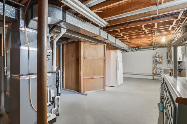 200 Mystic Lane, Henrietta, NY 14623