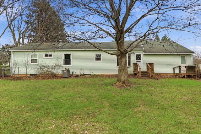 200 Mystic Lane, Henrietta, NY 14623