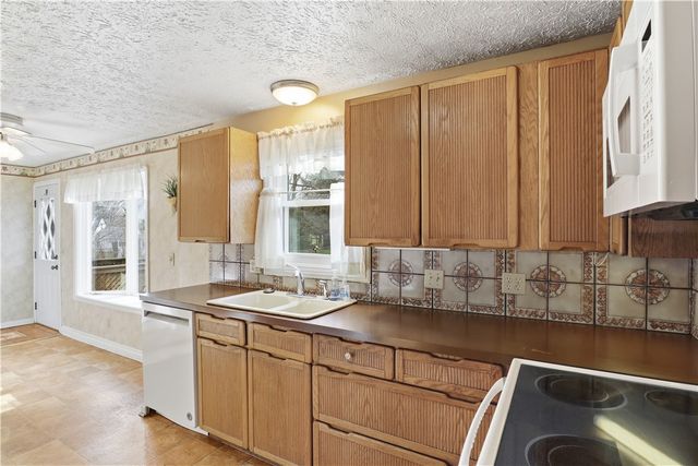 200 Mystic Lane, Henrietta, NY 14623