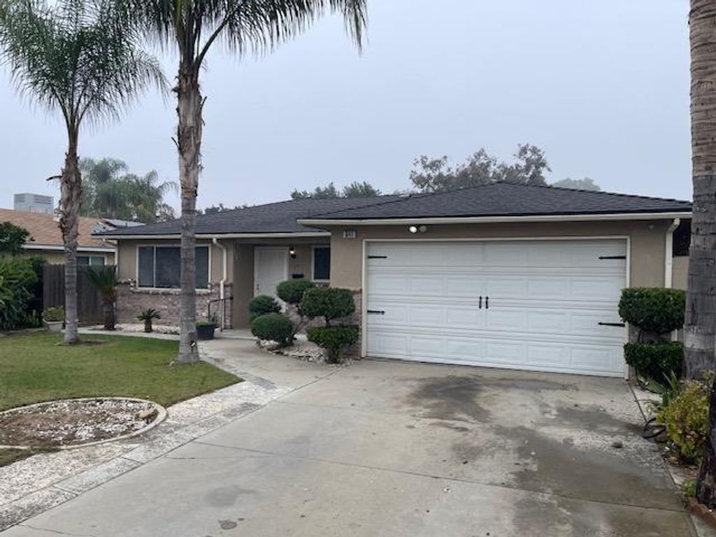 641 Kern, Kingsburg, CA 93631