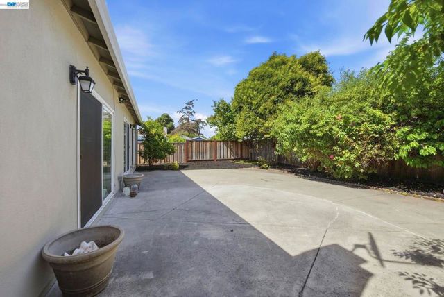 17356 Via Chiquita, San Lorenzo, CA 94580