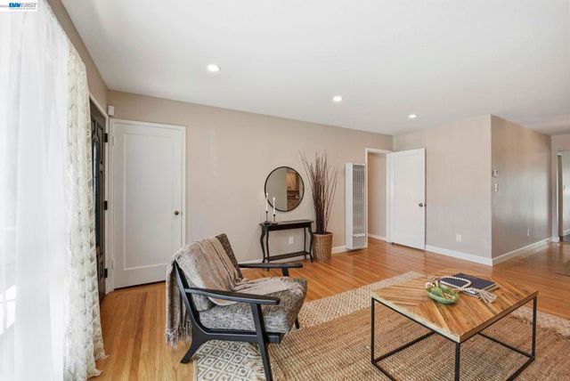 17356 Via Chiquita, San Lorenzo, CA 94580