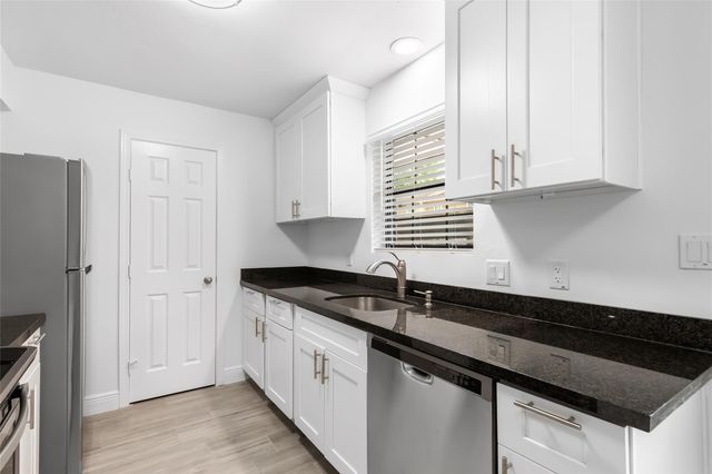 1011 Hamblen Road 205, Kingwood, TX 77339