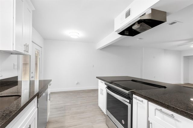 1011 Hamblen Road 205, Kingwood, TX 77339