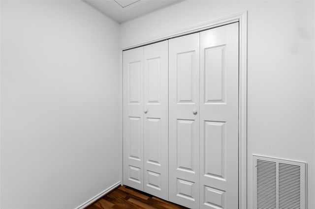 1011 Hamblen Road 205, Kingwood, TX 77339