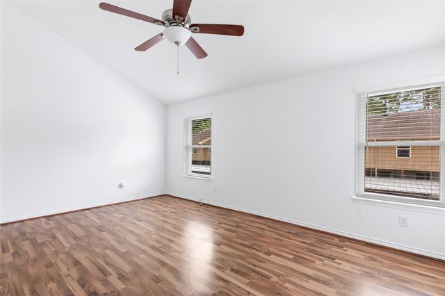 1011 Hamblen Road 205, Kingwood, TX 77339
