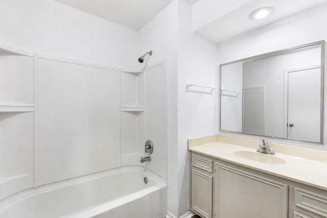 1011 Hamblen Road 205, Kingwood, TX 77339