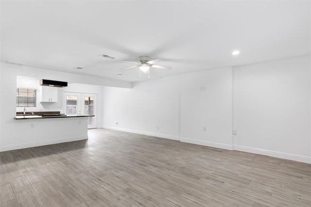 1011 Hamblen Road 205, Kingwood, TX 77339