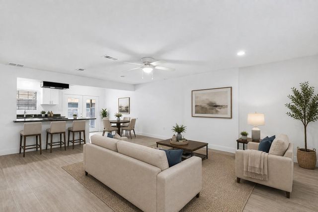 1011 Hamblen Road 205, Kingwood, TX 77339