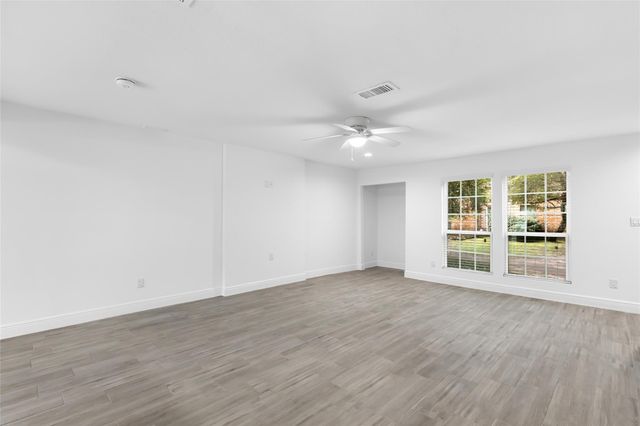 1011 Hamblen Road 205, Kingwood, TX 77339