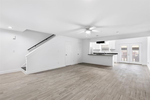 1011 Hamblen Road 205, Kingwood, TX 77339