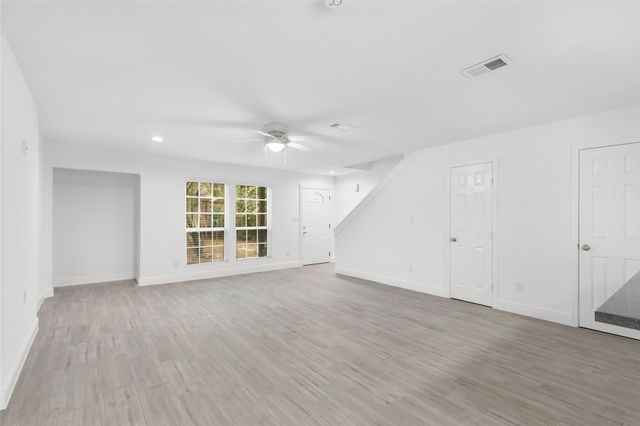 1011 Hamblen Road 205, Kingwood, TX 77339