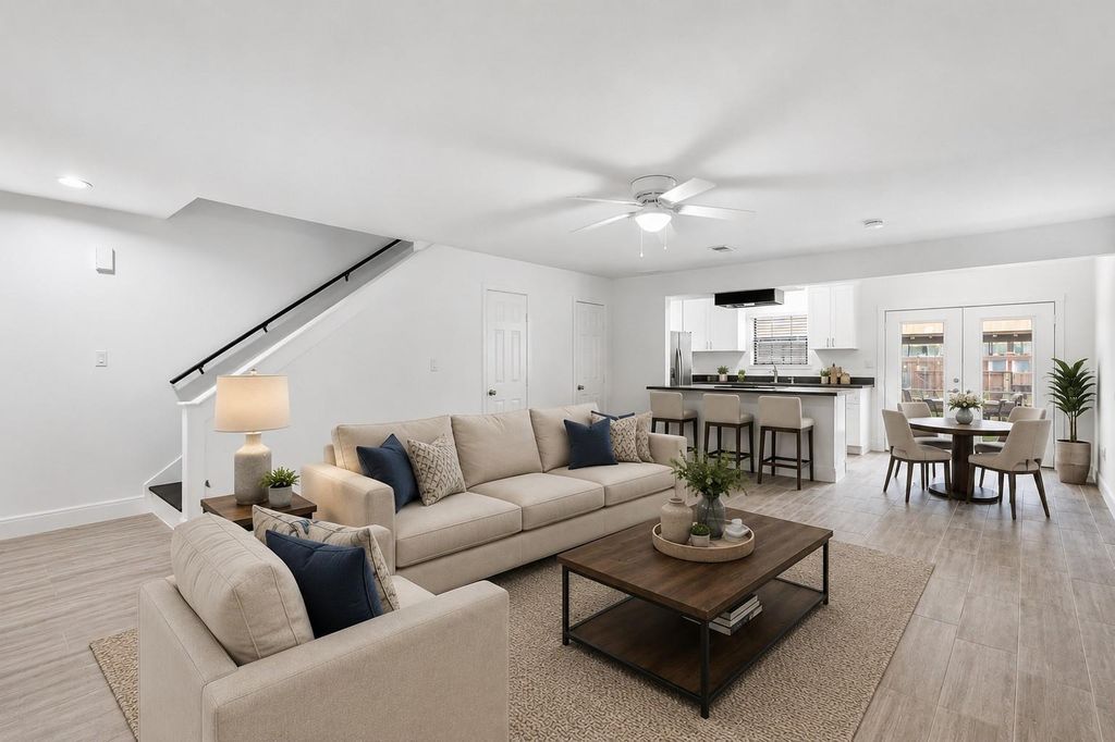 1011 Hamblen Road 205, Kingwood, TX 77339