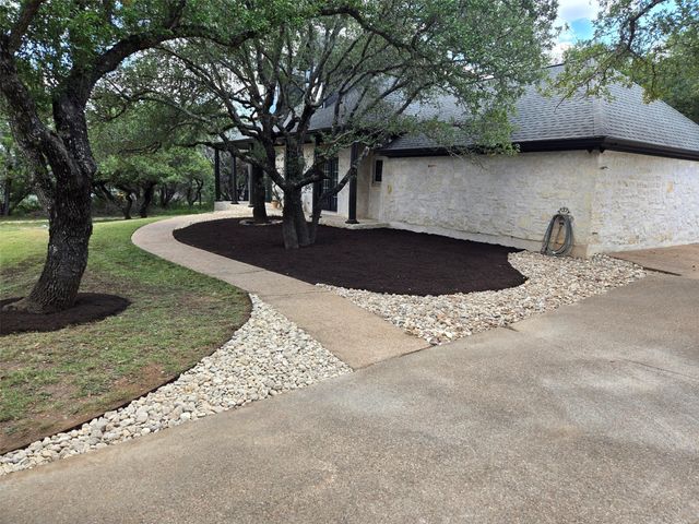 713 OAKWOOD LN, Dripping Springs, TX 78620