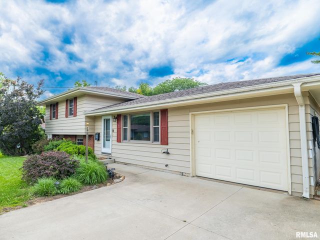 2217 CRESTVIEW Drive, Pekin, IL 61554