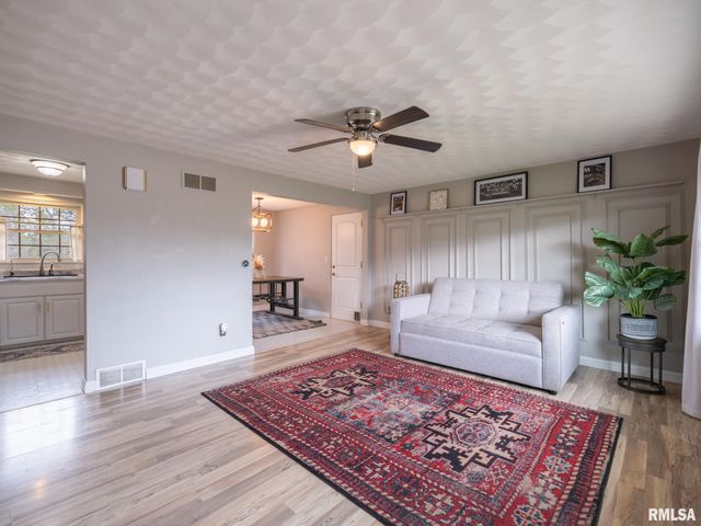 2217 CRESTVIEW Drive, Pekin, IL 61554