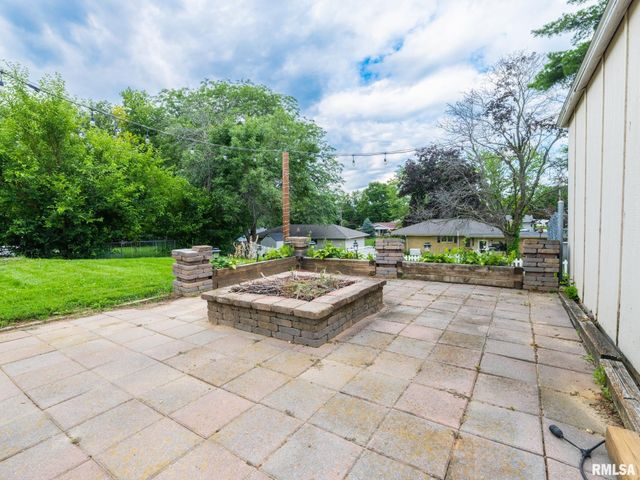 2217 CRESTVIEW Drive, Pekin, IL 61554