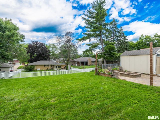 2217 CRESTVIEW Drive, Pekin, IL 61554