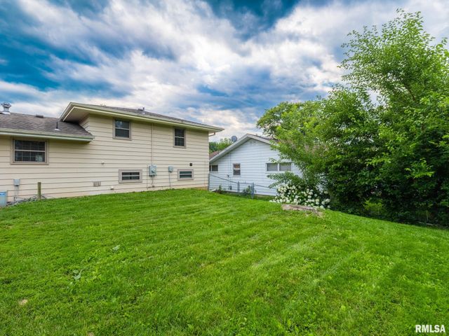 2217 CRESTVIEW Drive, Pekin, IL 61554