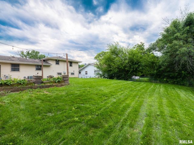 2217 CRESTVIEW Drive, Pekin, IL 61554