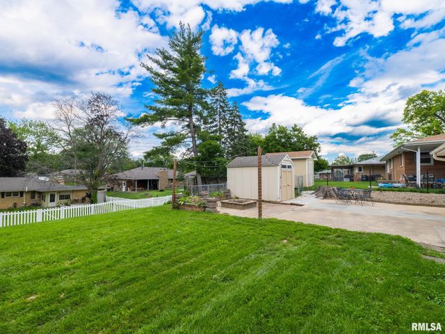 2217 CRESTVIEW Drive, Pekin, IL 61554