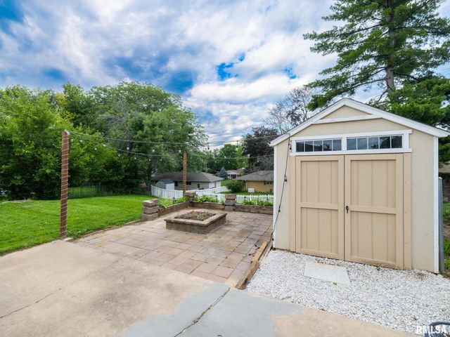 2217 CRESTVIEW Drive, Pekin, IL 61554