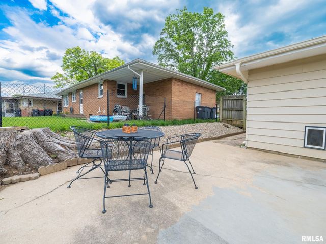 2217 CRESTVIEW Drive, Pekin, IL 61554