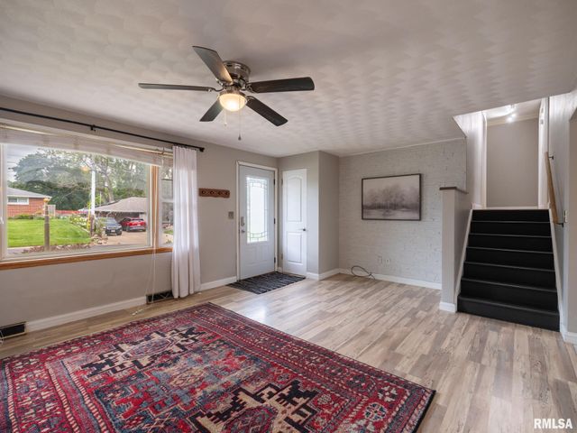 2217 CRESTVIEW Drive, Pekin, IL 61554