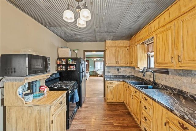 100 N 94th Street, Edwardsville, KS 66111