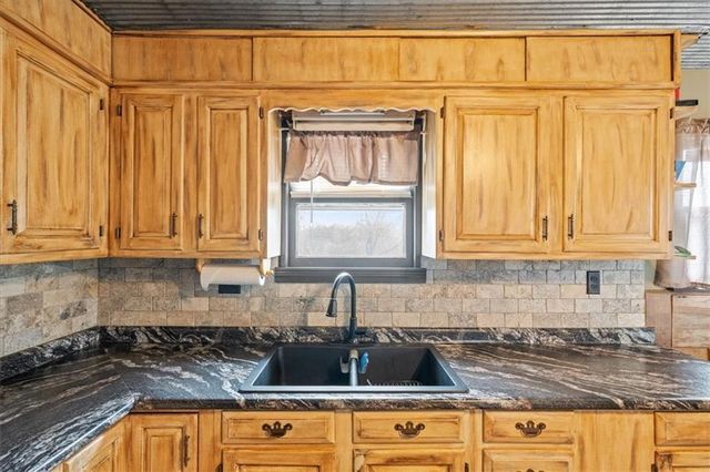 100 N 94th Street, Edwardsville, KS 66111