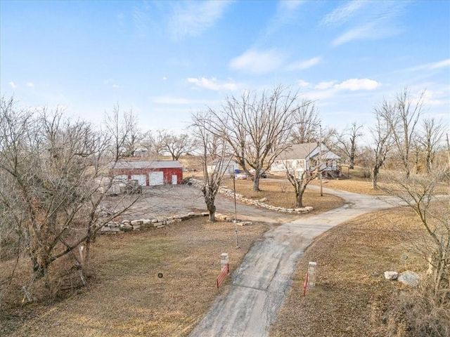 100 N 94th Street, Edwardsville, KS 66111