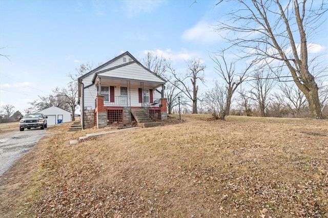 100 N 94th Street, Edwardsville, KS 66111