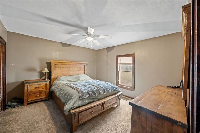 100 N 94th Street, Edwardsville, KS 66111